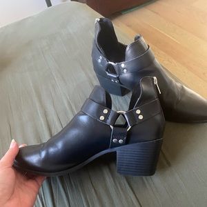 Black booties cute for fall! Lightly used!
